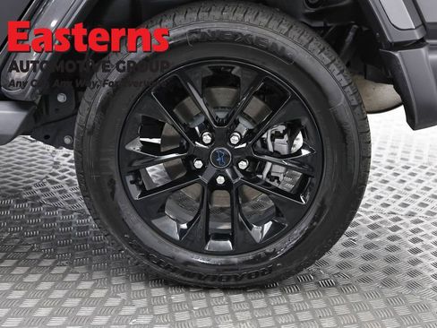 Used 2025 Jeep Wrangler Unlimited Sahara AWD/4WD image 33