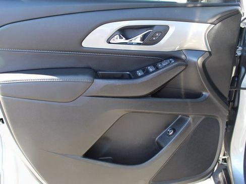 Used 2024 Chevrolet Traverse LT image 11