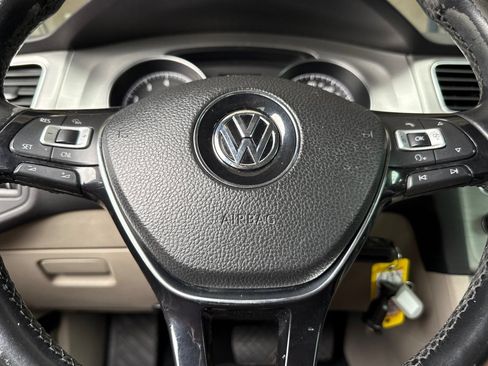 Used 2015 Volkswagen Golf S FWD image 21