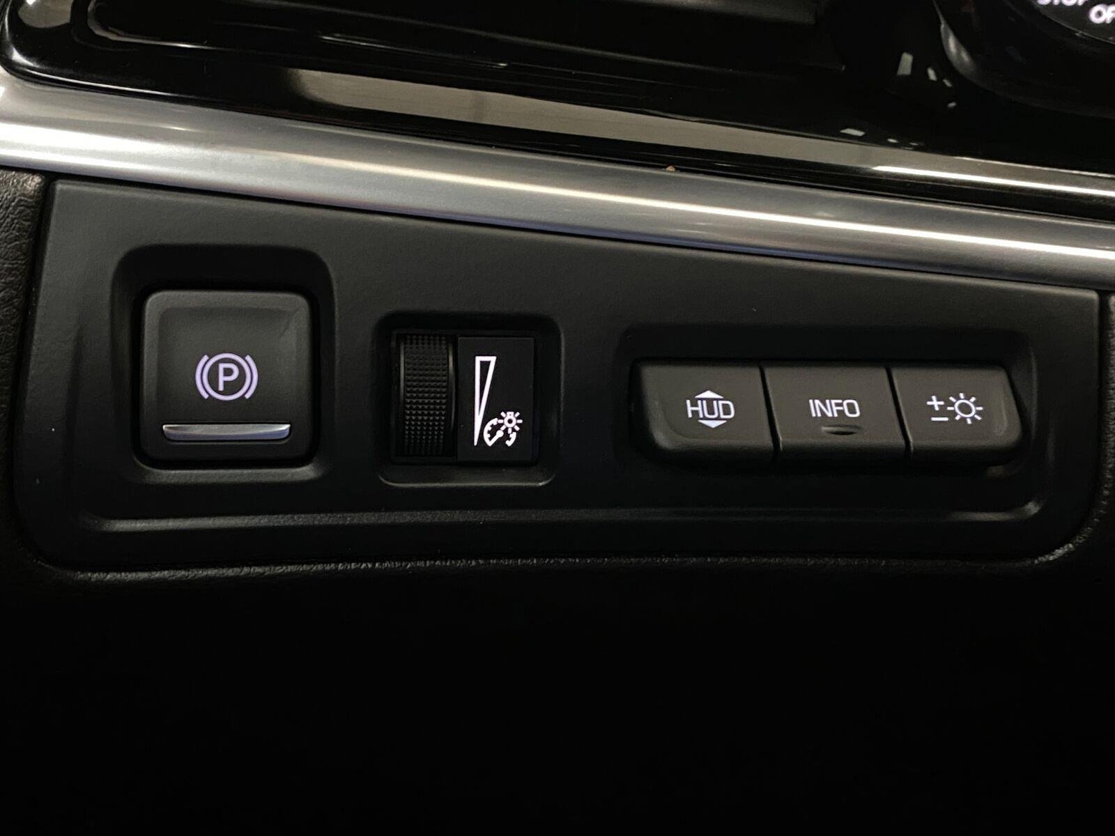 Used 2023 Cadillac XT6 Sport w/ Technology Package AWD/4WD image 16