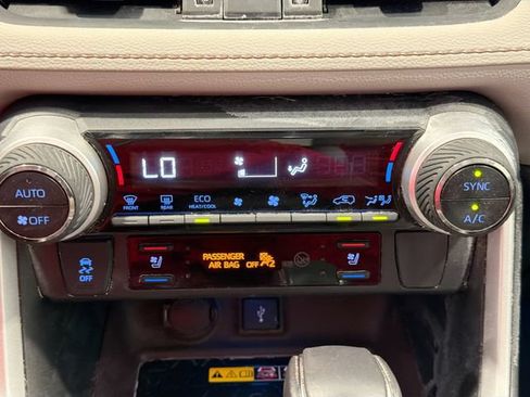 Used 2022 Toyota RAV4 Limited AWD/4WD image 13