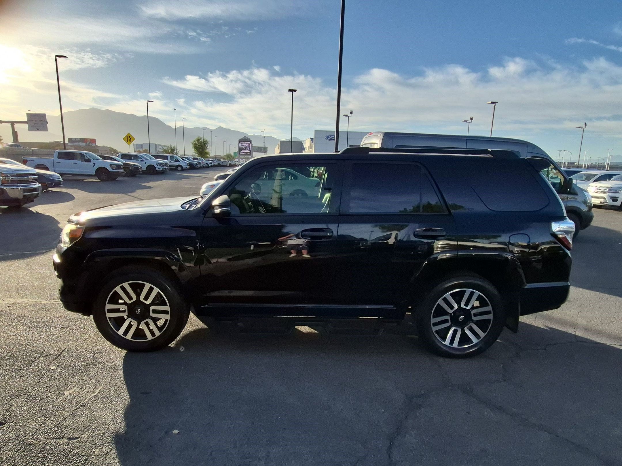 Used 2014 Toyota 4Runner Limited AWD/4WD image 9