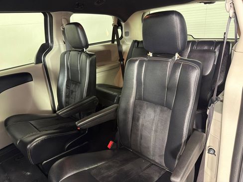 Used 2017 Dodge Grand Caravan SXT FWD image 16