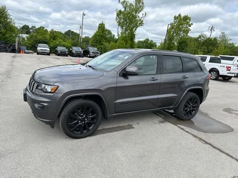 Used 2017 Jeep Grand Cherokee Altitude AWD/4WD image 14