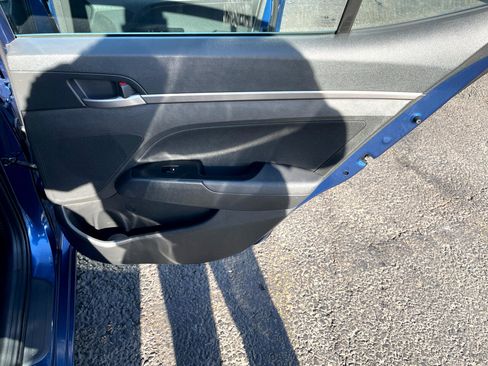 Used 2017 Hyundai Elantra Value Edition w/ Cargo Package image 34