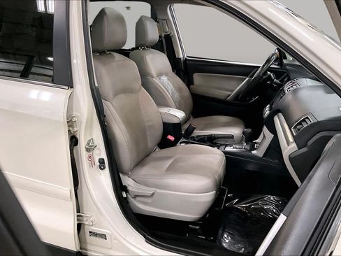 Used 2016 Subaru Forester 2.5i Limited AWD/4WD image 9