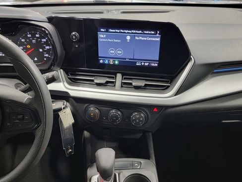 Certified 2025 Chevrolet Trax LS w/ LS Convenience Package FWD image 18