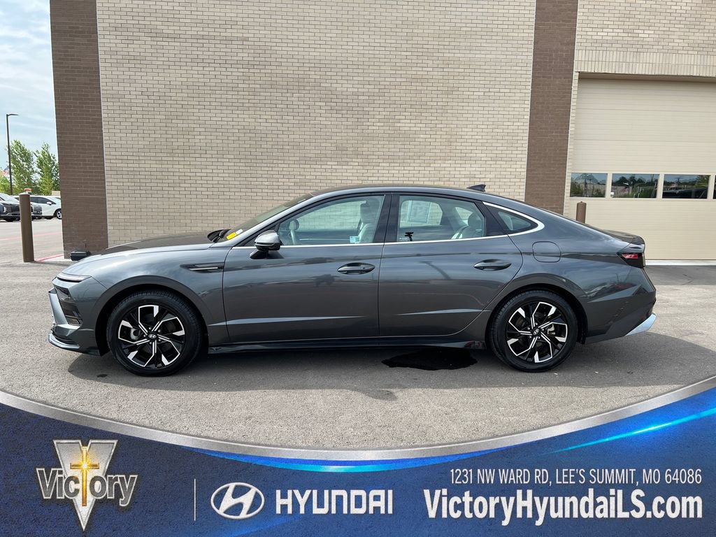 Used 2025 Hyundai Sonata SEL FWD image 2