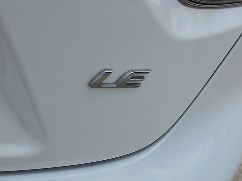 Used 2022 Toyota Corolla LE FWD image 15