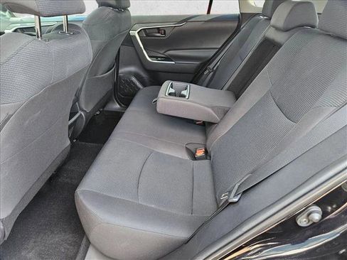 Used 2021 Toyota RAV4 LE AWD/4WD image 17