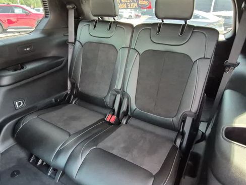 Used 2025 Jeep Grand Cherokee L Altitude AWD/4WD image 7