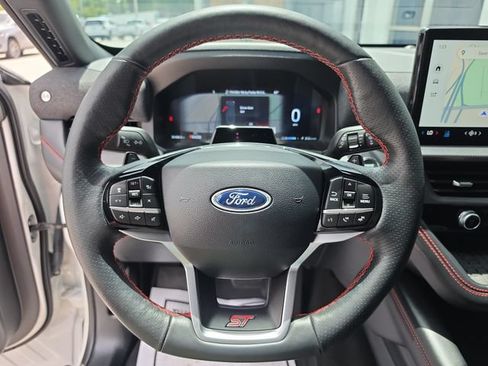 Used 2025 Ford Explorer ST AWD/4WD image 29