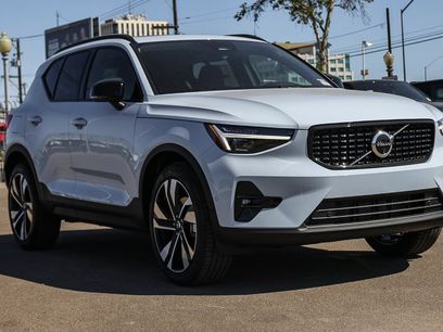 New 2026 Volvo XC40 B5 Plus w/ Climate Package
