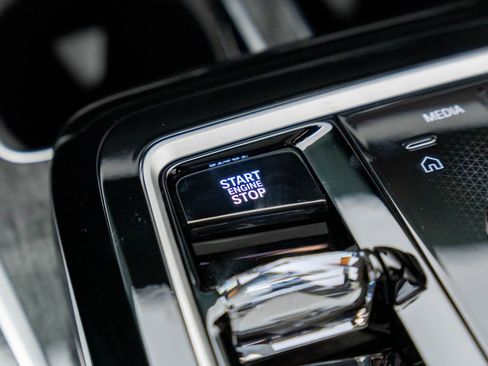 New 2025 BMW 750e xDrive AWD/4WD image 21