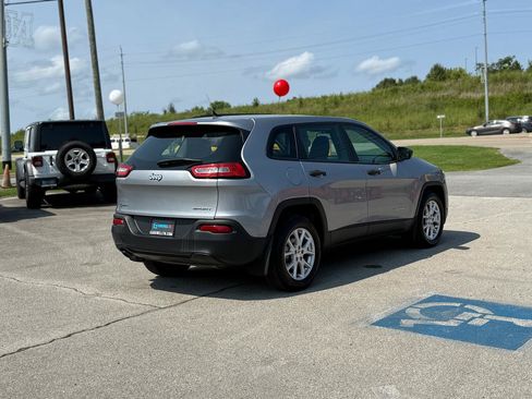 Used 2014 Jeep Cherokee Sport FWD image 7