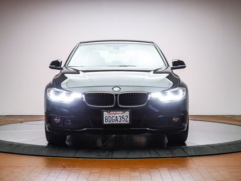 Used 2018 BMW 320i Sedan image 2