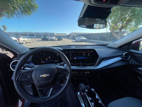 Used 2025 Chevrolet Trax LT image 33