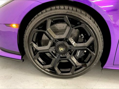 Used 2024 Lamborghini Huracan Tecnica image 17