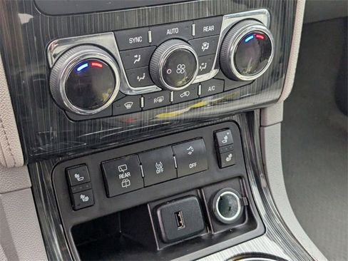Used 2017 Chevrolet Traverse LT image 23