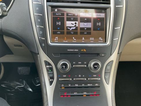 Used 2019 Lincoln Nautilus Select image 16