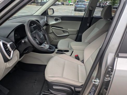 Used 2025 Kia Soul LX w/ LX Technology Package FWD image 15