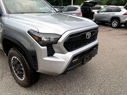 Certified 2024 Toyota Tacoma TRD Off-Road AWD/4WD image 8