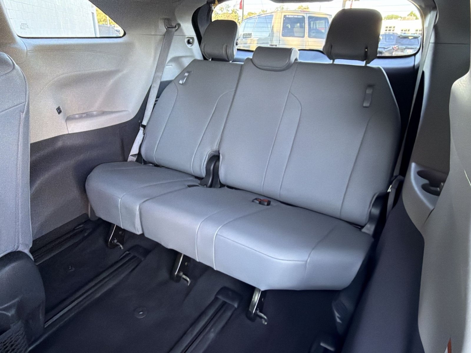 Used 2022 Toyota Sienna XLE AWD/4WD image 27