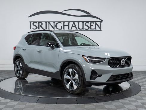 New 2026 Volvo XC40 B5 Plus w/ Protection Package Premier AWD/4WD image 3