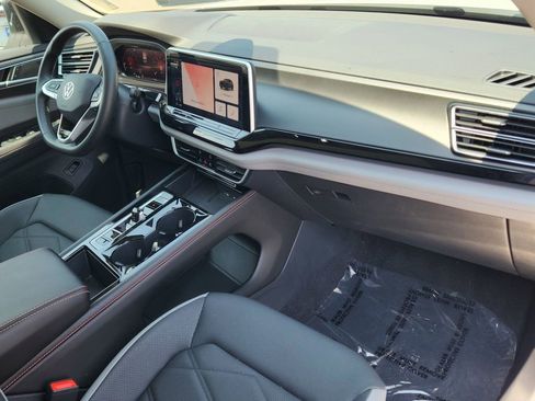 Used 2025 Volkswagen Atlas Peak Edition SE image 15