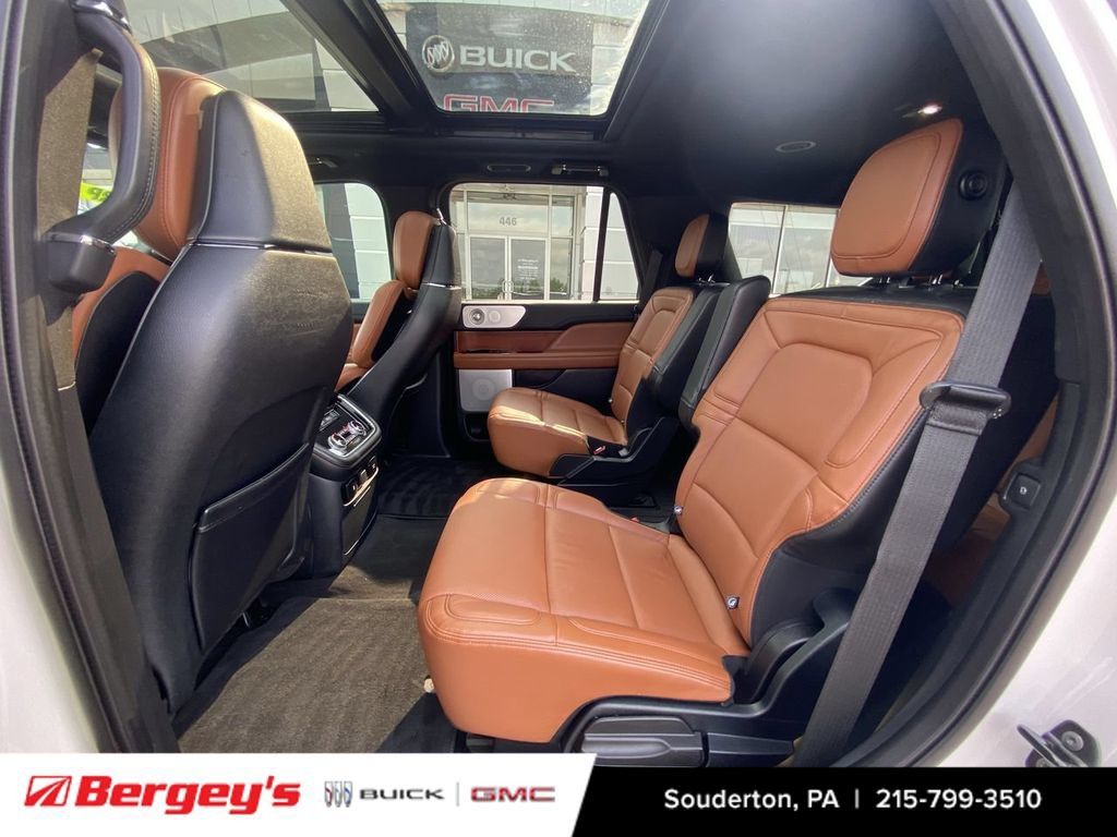 Used 2020 Lincoln Navigator Reserve w/ Equipment Group 208A Reserve AWD/4WD image 28