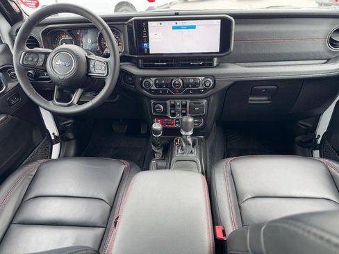 Used 2025 Jeep Wrangler Unlimited Rubicon w/ Convenience Group AWD/4WD image 11