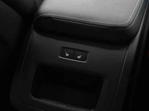 Used 2018 Volvo XC60 T6 R-Design w/ Convenience Package image 13