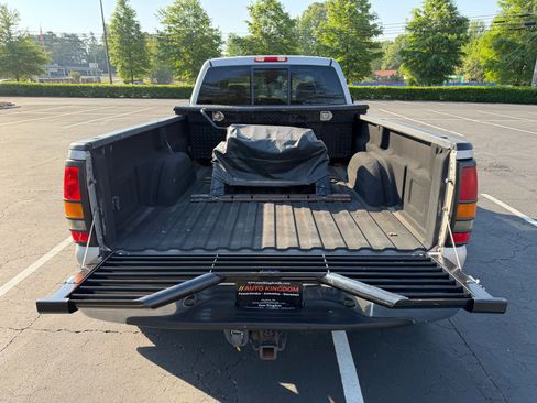 Used 2005 Chevrolet Silverado 3500 LT w/ Heavy-Duty Power Package RWD image 9