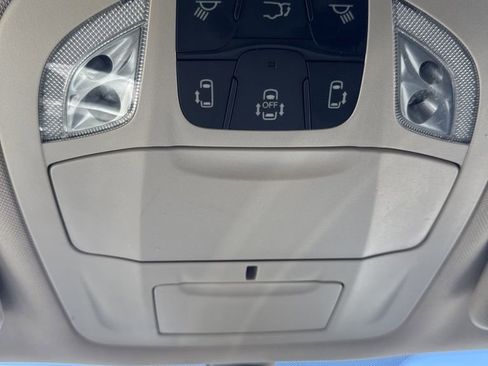 Used 2024 Chrysler Pacifica Touring-L FWD image 36