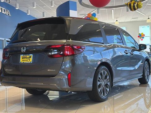 New 2026 Honda Odyssey Touring image 3