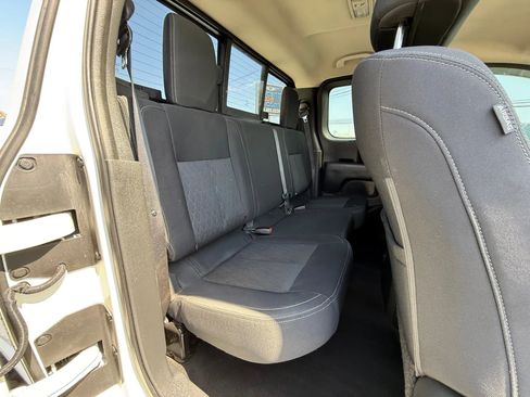 Used 2018 Nissan Titan SV w/ SV Convenience Package image 13