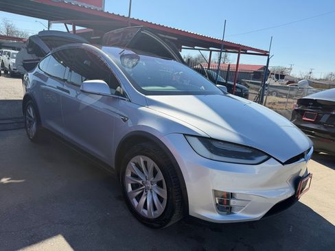 Used 2016 Tesla Model X image 13