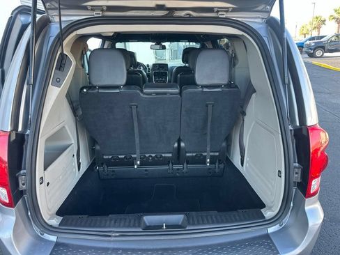 Used 2019 Dodge Grand Caravan SXT FWD image 15