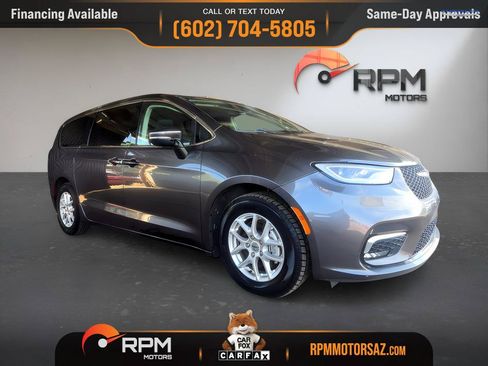 Used 2023 Chrysler Pacifica Touring-L FWD image 24