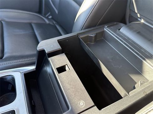 Certified 2022 Ford Explorer XLT w/ Equipment Group 202A image 25