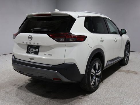 Used 2023 Nissan Rogue SL w/ SL Premium Package image 2