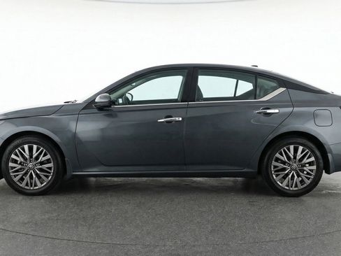 Used 2025 Nissan Altima 2.5 SV image 5