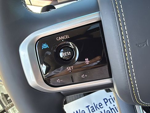 Certified 2025 Nissan Armada Platinum Reserve image 10