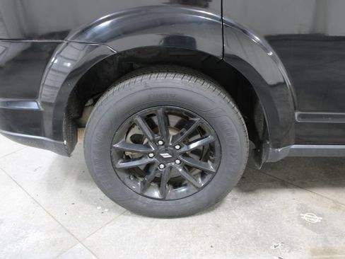 Used 2019 Dodge Journey SE w/ Connectivity Group FWD image 34