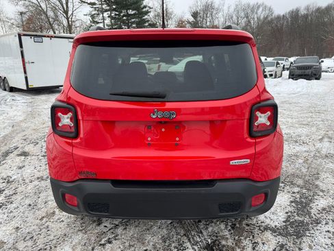 Used 2016 Jeep Renegade Latitude image 4