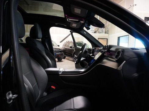 Used 2024 Mercedes-Benz GLC 300 4MATIC image 8
