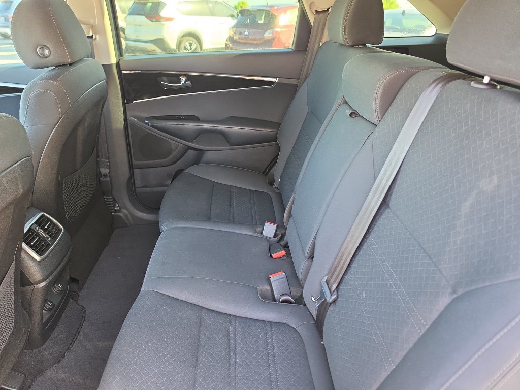 Used 2019 Kia Sorento S FWD image 11