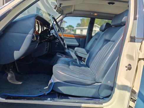 Used 1989 Rolls-Royce Silver Spur image 14