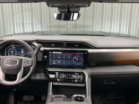 Used 2025 GMC Sierra 3500 Denali image 37