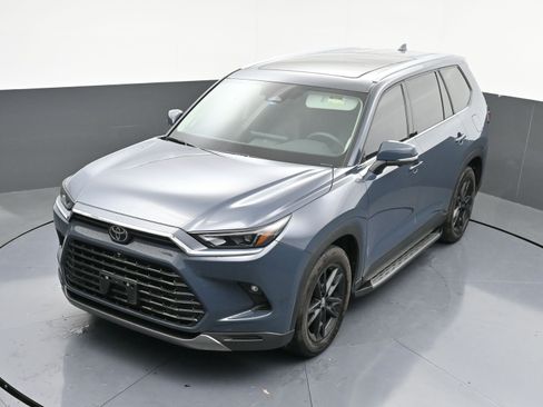 Used 2025 Toyota Grand Highlander AWD image 29